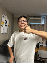 Desmond Kapayou gives a thumbs up.