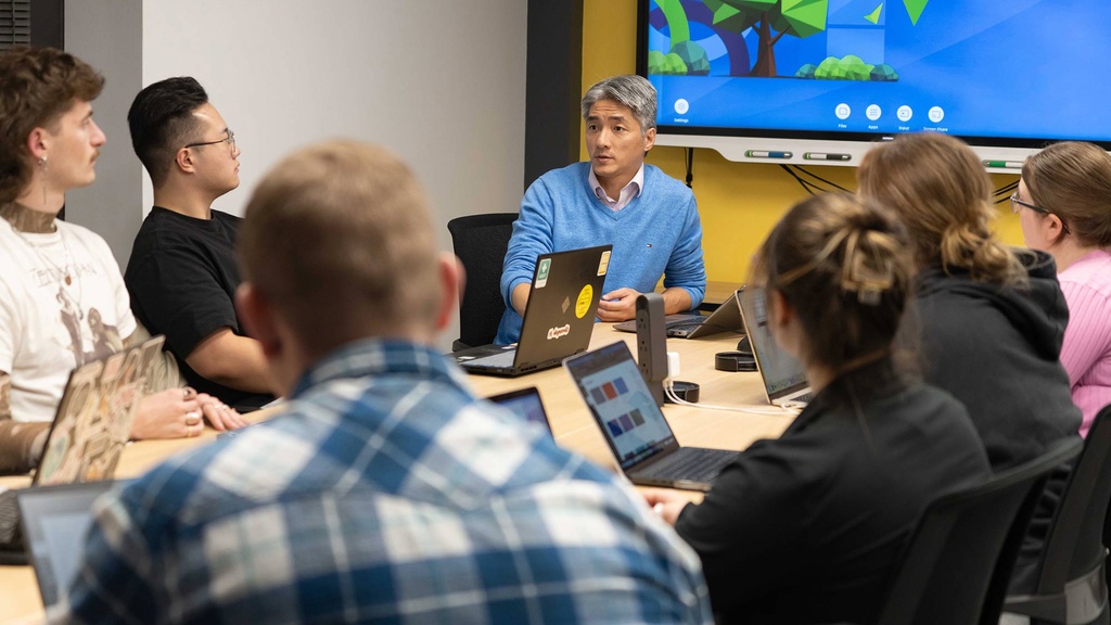 Associate Professor Yung-Wei Dennis Lin in class with Clinical Mental Health Counseling students