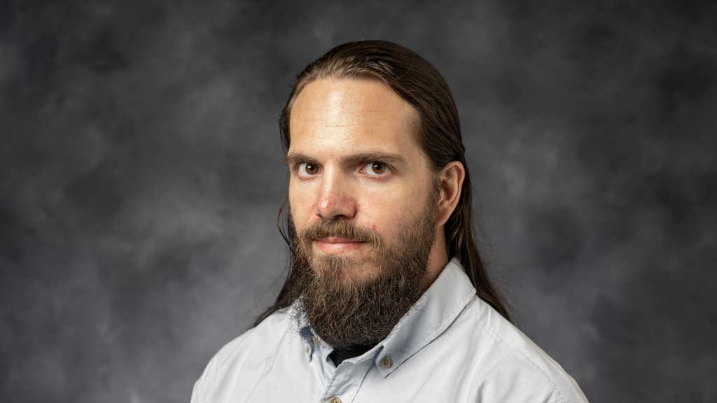 Headshot of Alex Pauls