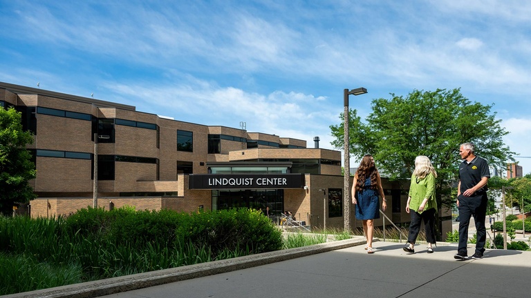 faculty and staff walk outside of Lindquist 